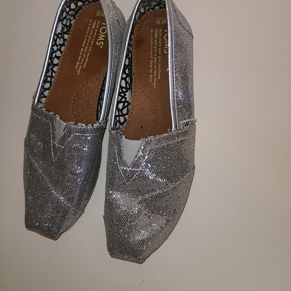 Toms Shoes Size 6.5 - Picture 5 of 5